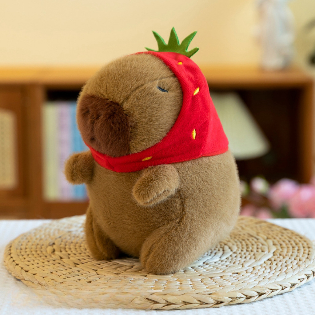 Gấu Bông Chuột Capybara Đội Mũ Dâu