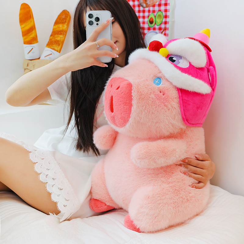 Gấu Bông Capybara Tóc Hồng Mũ Lân